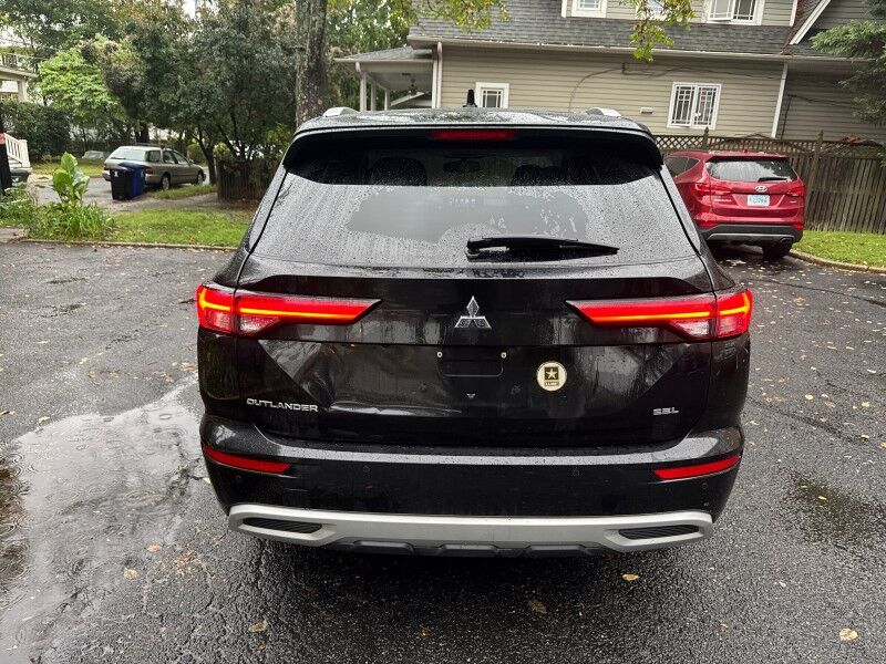 2022 Mitsubishi Outlander SEL w/ Leather and 3rd Row Arlington VA