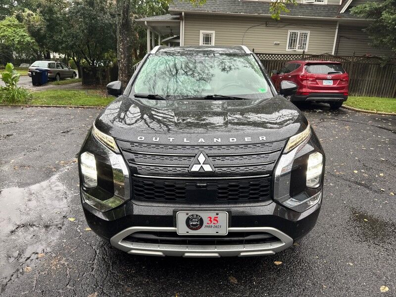 2022 Mitsubishi Outlander SEL w/ Leather and 3rd Row Arlington VA