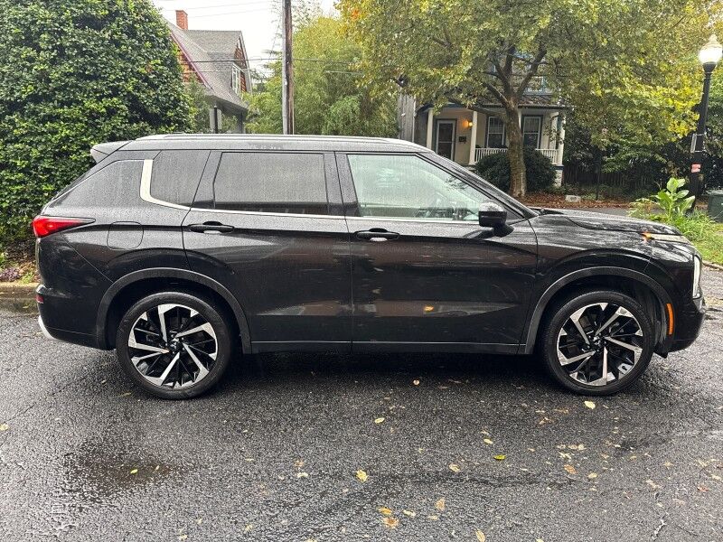 2022 Mitsubishi Outlander SEL w/ Leather and 3rd Row Arlington VA