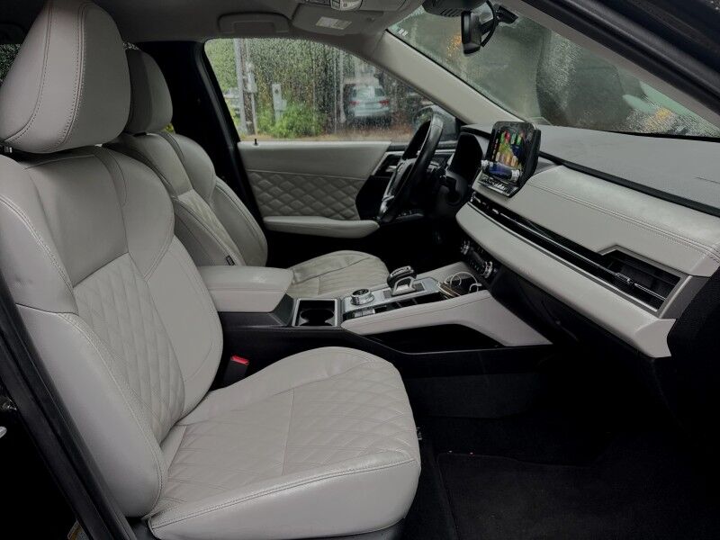 2022 Mitsubishi Outlander SEL w/ Leather and 3rd Row Arlington VA