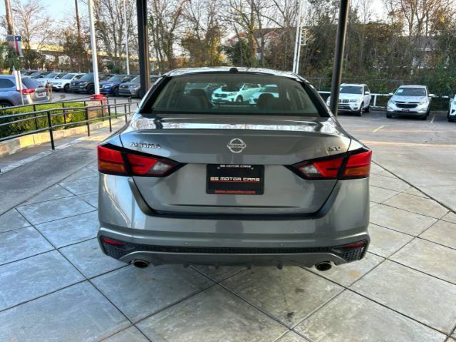 2022 Nissan Altima 2.5 SV 47,622 mi.
