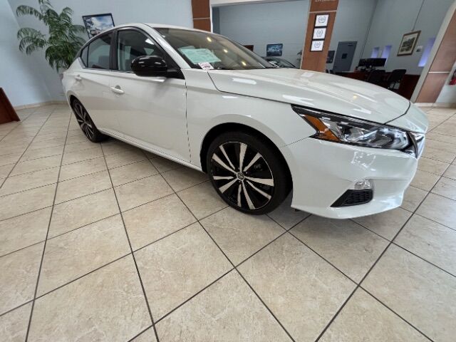 2022 Nissan Altima SR FWD