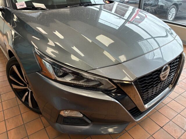 2022 Nissan Altima SR FWD