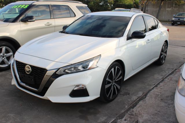 2022 Nissan Altima SR FWD