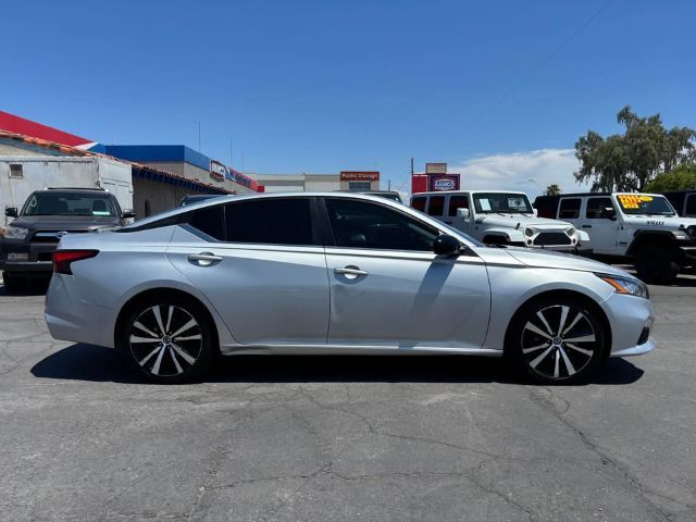 2022 Nissan Altima SR FWD