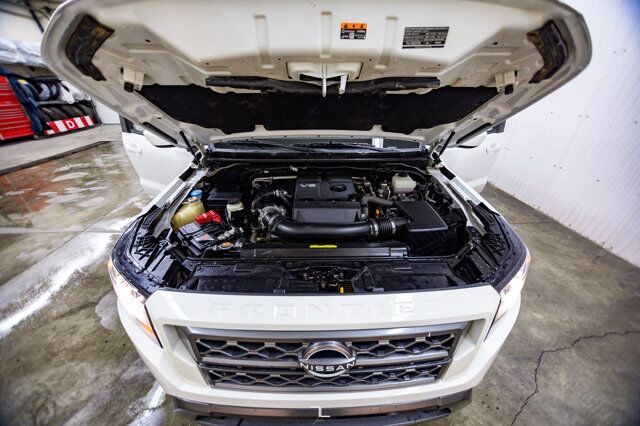 2022 Nissan Frontier 4X4 King Cab SV BCam Heated Seats Red Deer AB