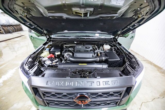 2022 Nissan Frontier 4x4 Crew Cab Pro-4X Leather Roof Nav Tent Red Deer AB