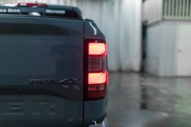 2022 Nissan Frontier 4x4 Crew Cab Pro-4X Nav Roof BCam Red Deer AB