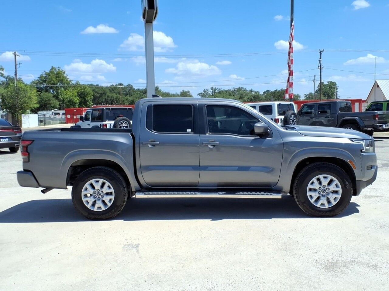 2022 Nissan Frontier SV