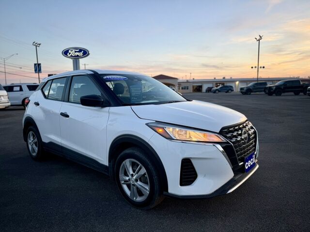 2022 Nissan Kicks S  TX