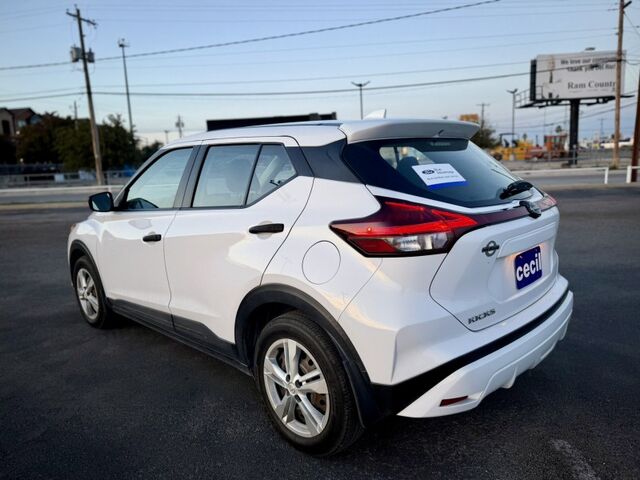 2022 Nissan Kicks S  TX