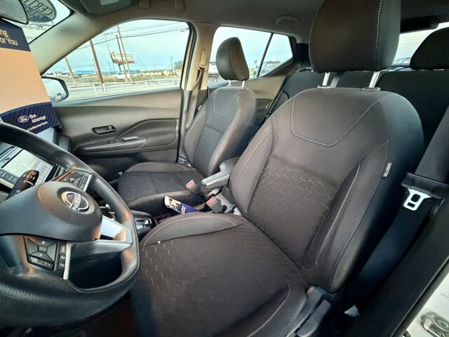 2022 Nissan Kicks S  TX