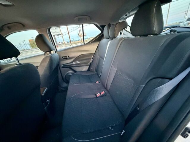 2022 Nissan Kicks S  TX