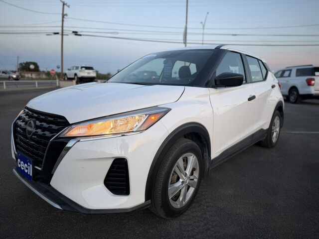 2022 Nissan Kicks S  TX