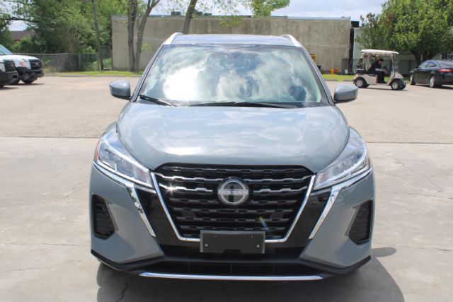 2022 Nissan Kicks SV Xtronic CVT