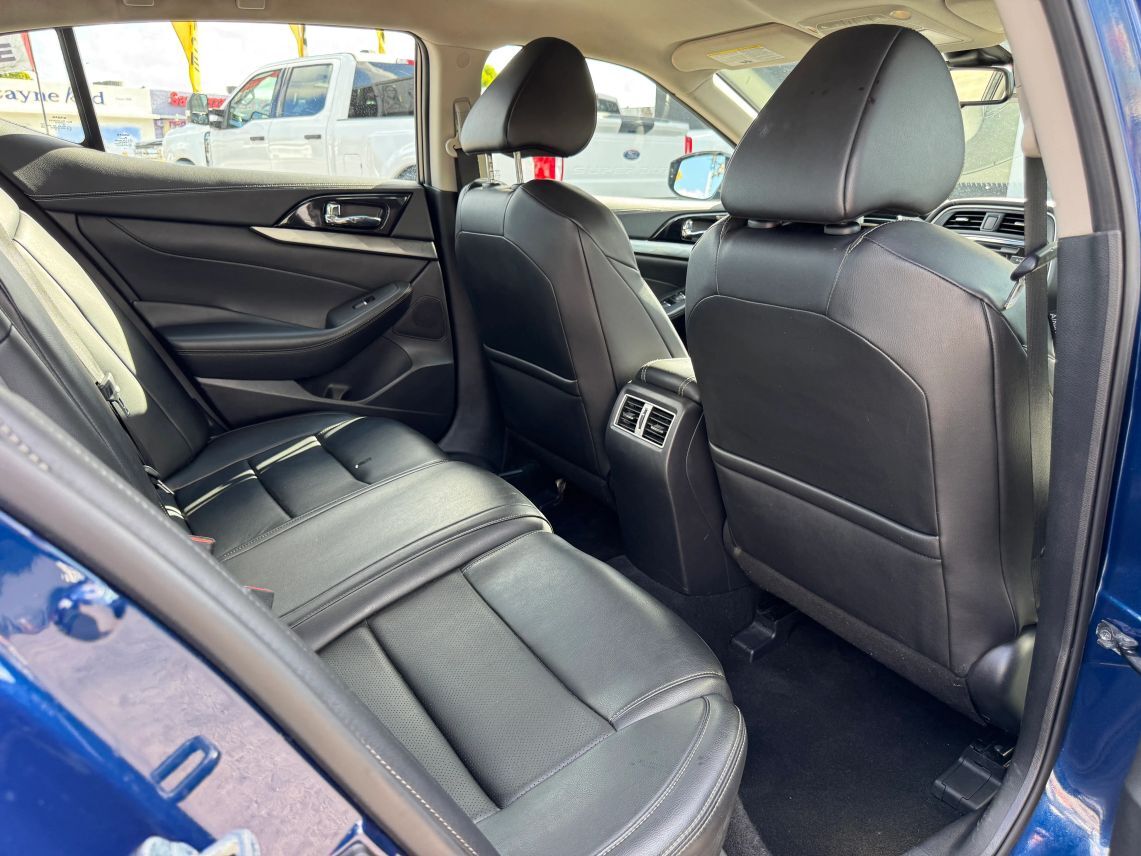 2022 Nissan Maxima SV Sedan 4D