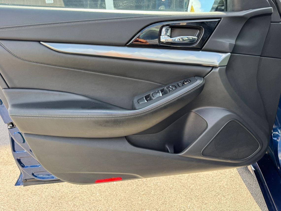 2022 Nissan Maxima SV Sedan 4D