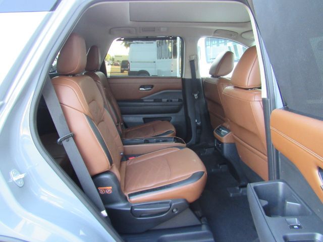 2022 Nissan Pathfinder Platinum 4WD Plano TX