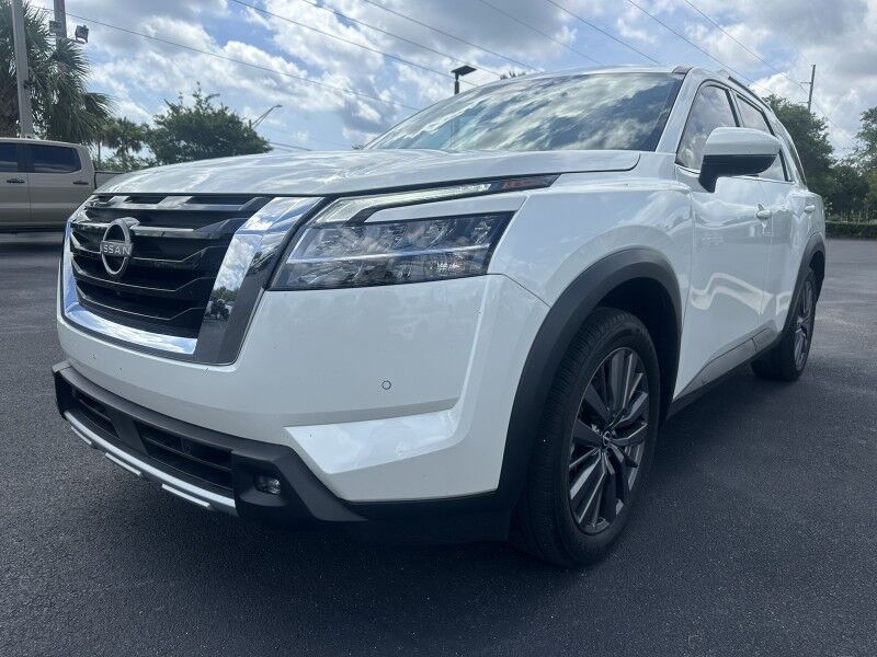 2022 Nissan Pathfinder SL