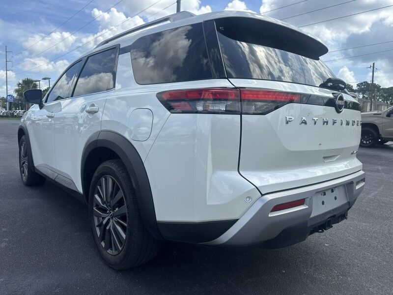 2022 Nissan Pathfinder SL