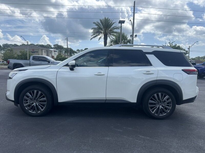 2022 Nissan Pathfinder SL
