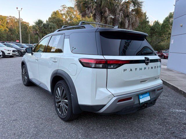 2022 Nissan Pathfinder SL