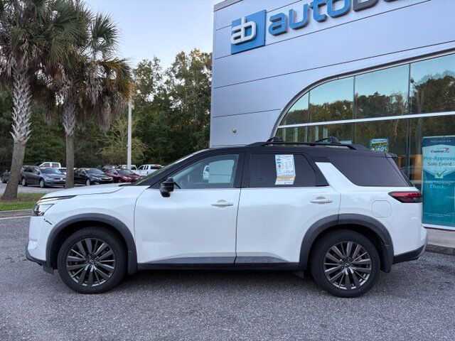 2022 Nissan Pathfinder SL