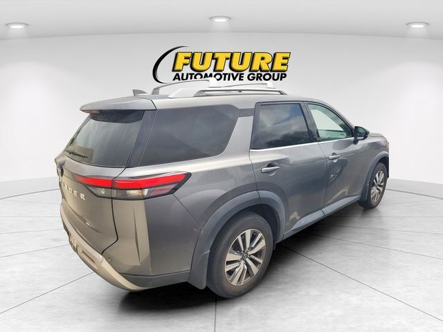2022 Nissan Pathfinder SL