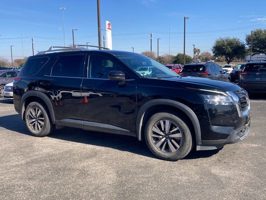 2022 Nissan Pathfinder SL