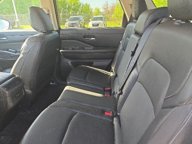 2022 Nissan Pathfinder SL West Burlington IA