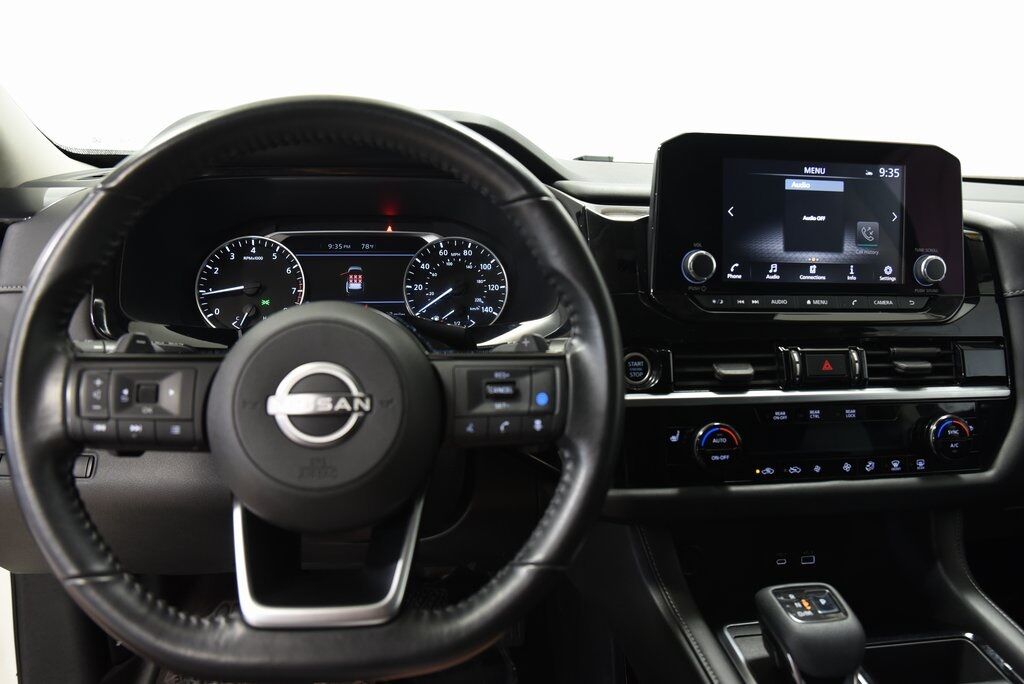 2022 Nissan Pathfinder SV Akron