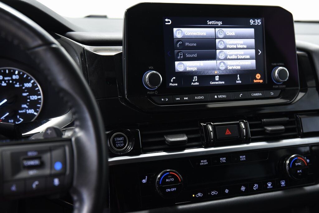 2022 Nissan Pathfinder SV Akron