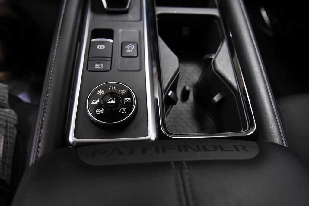 2022 Nissan Pathfinder SV Akron