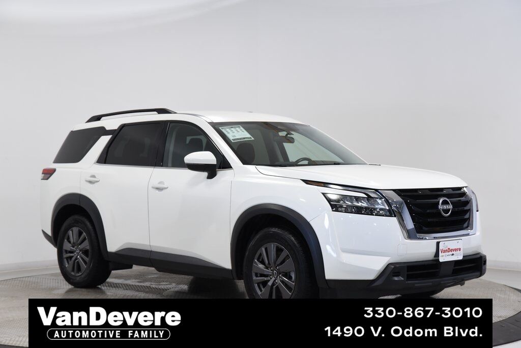 2022 Nissan Pathfinder SV Akron
