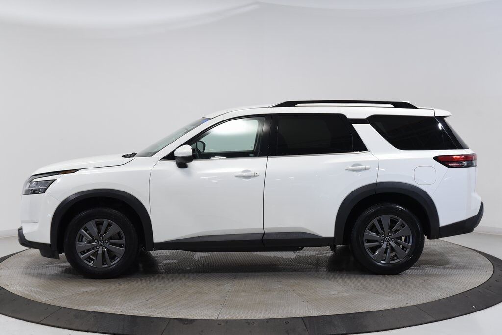 2022 Nissan Pathfinder SV Akron