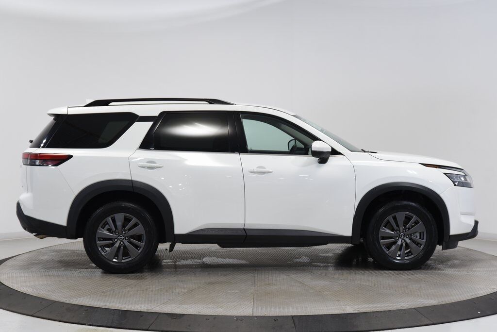 2022 Nissan Pathfinder SV Akron