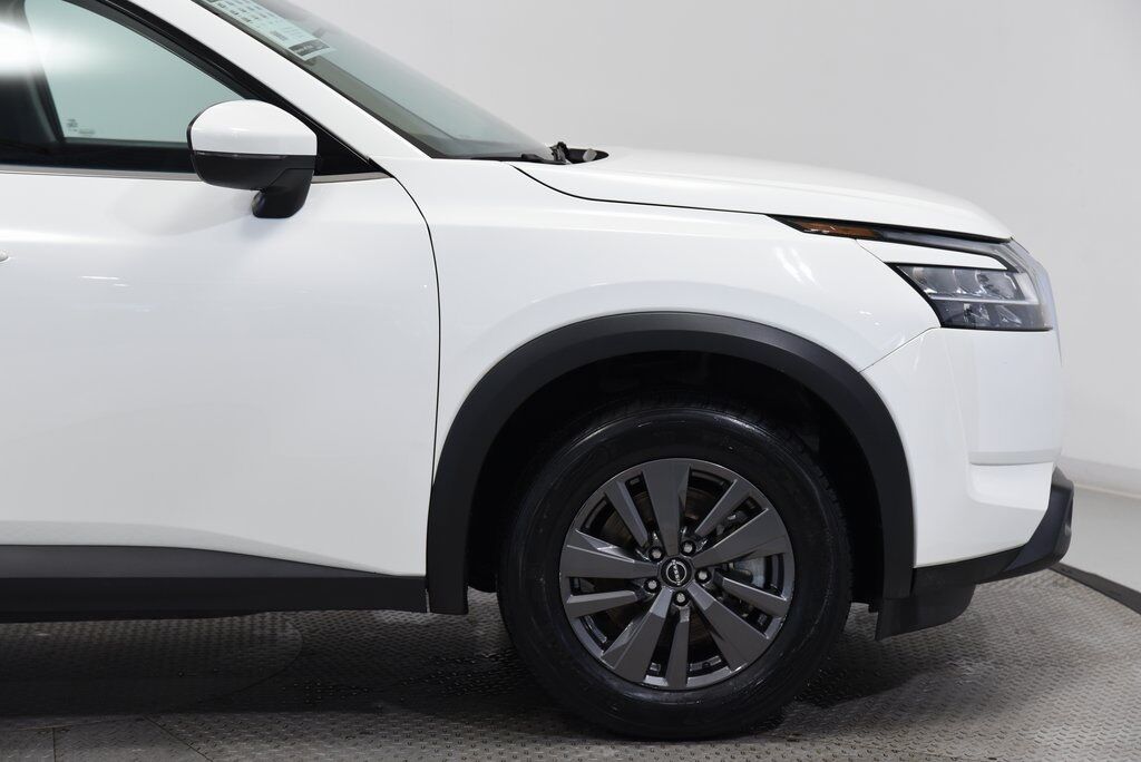 2022 Nissan Pathfinder SV Akron