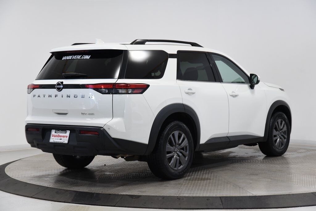 2022 Nissan Pathfinder SV Akron