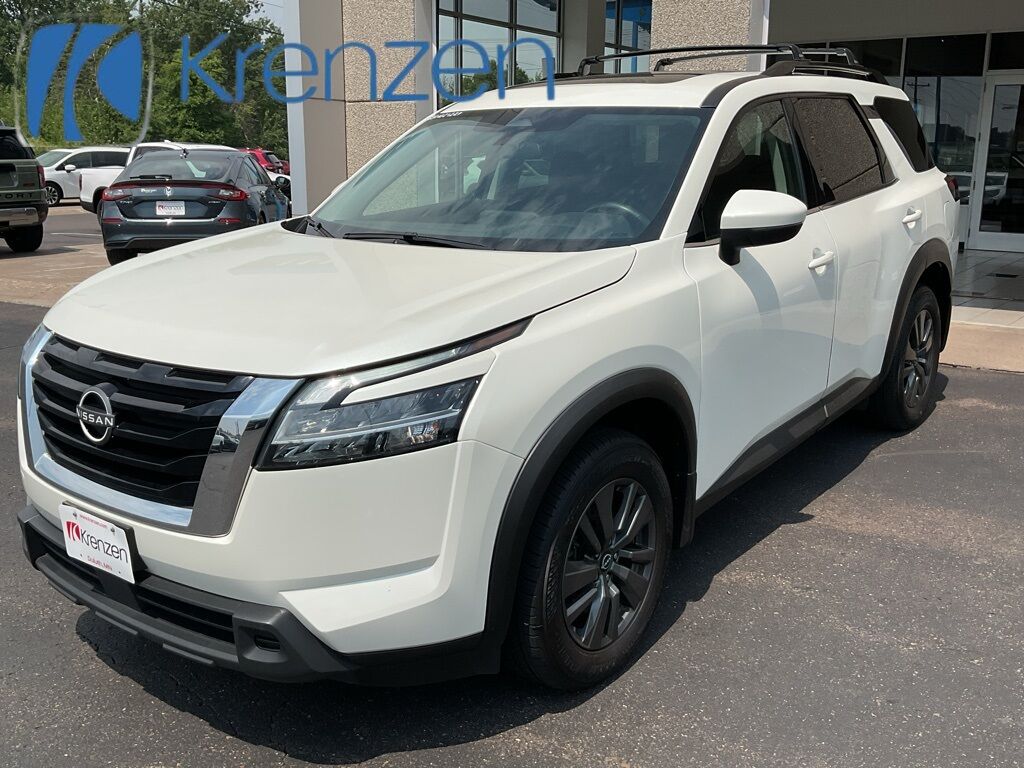 2022 Nissan Pathfinder SV