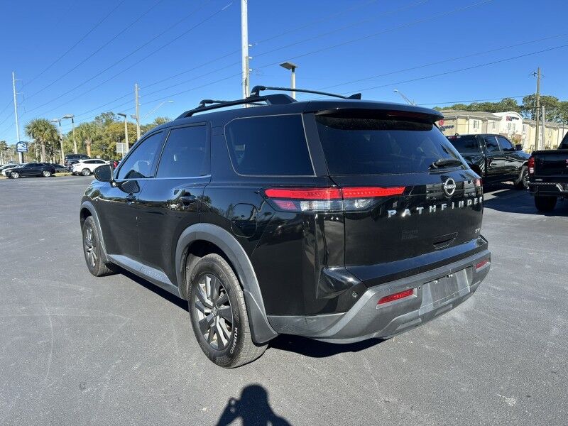 2022 Nissan Pathfinder SV