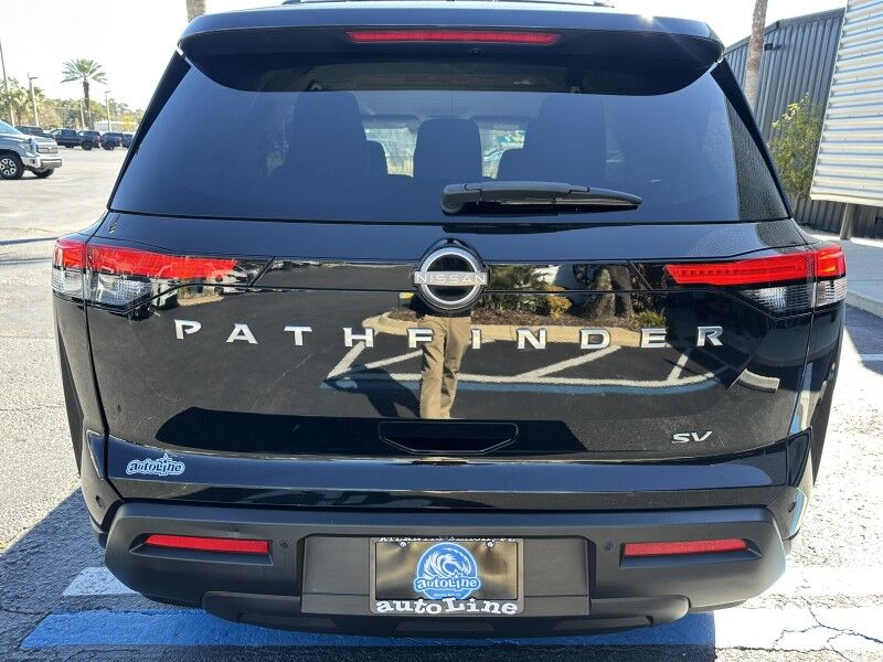 2022 Nissan Pathfinder SV
