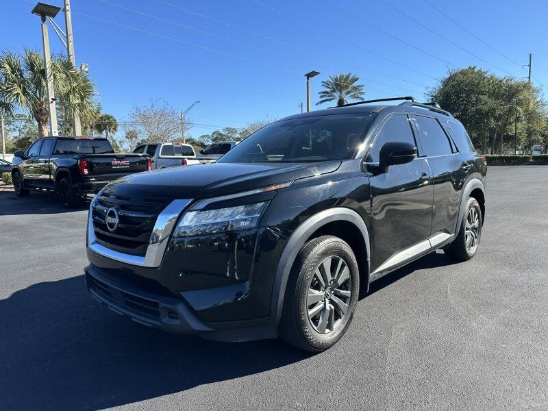 2022 Nissan Pathfinder SV
