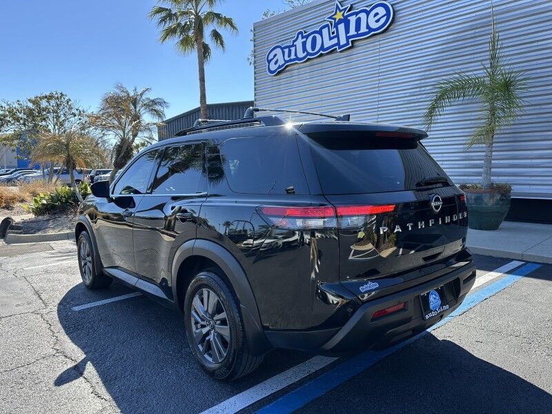 2022 Nissan Pathfinder SV