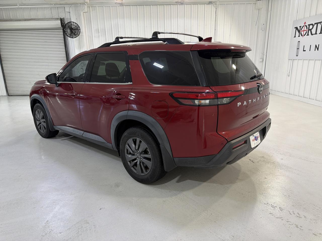 2022 Nissan Pathfinder SV