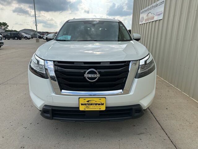 2022 Nissan Pathfinder SV Watertown SD