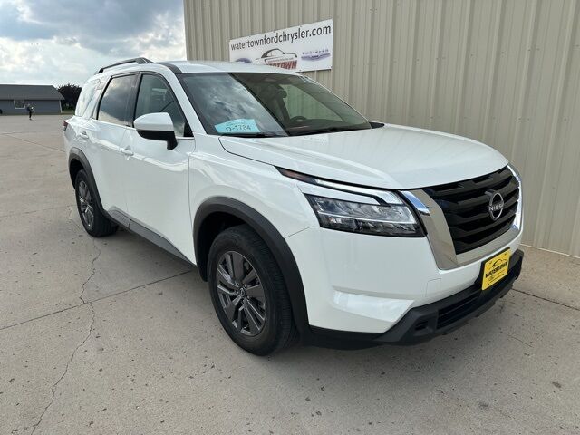 2022 Nissan Pathfinder SV Watertown SD