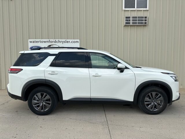 2022 Nissan Pathfinder SV Watertown SD