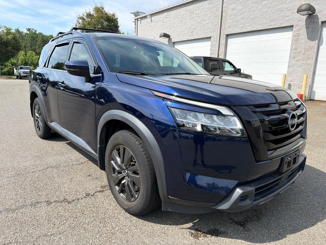 2022 Nissan Pathfinder SV