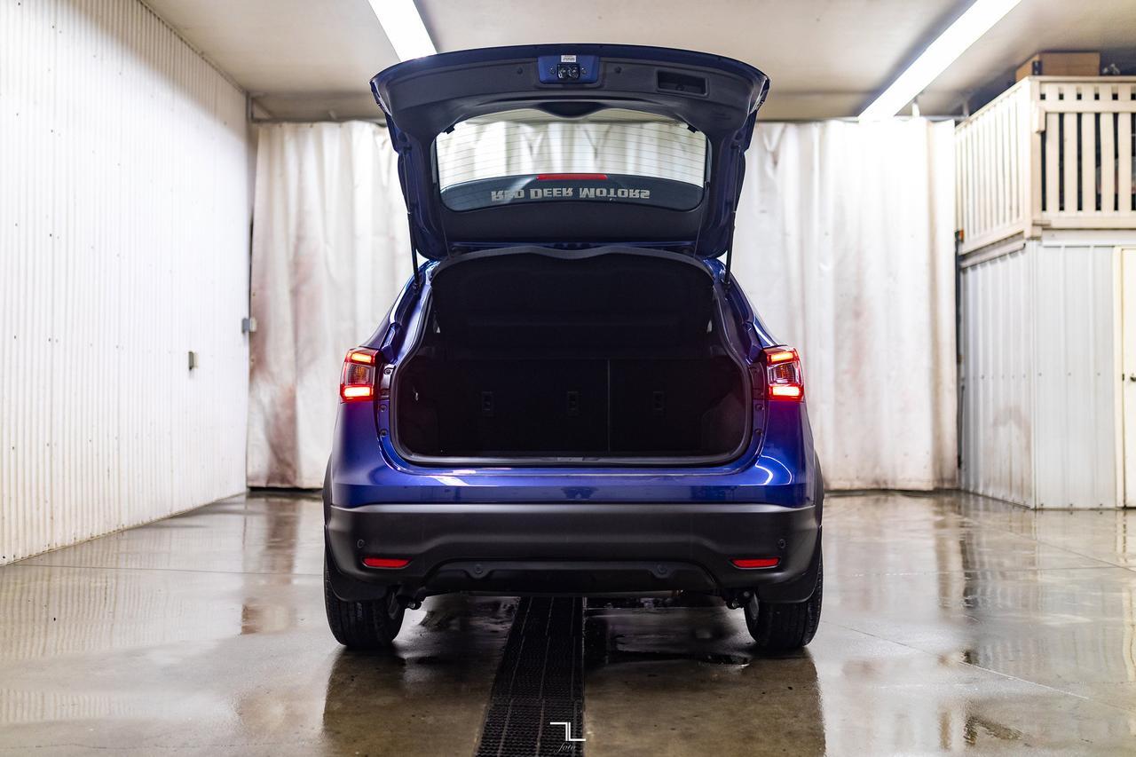 2022 Nissan Qashqai AWD SV Roof BCam Red Deer AB