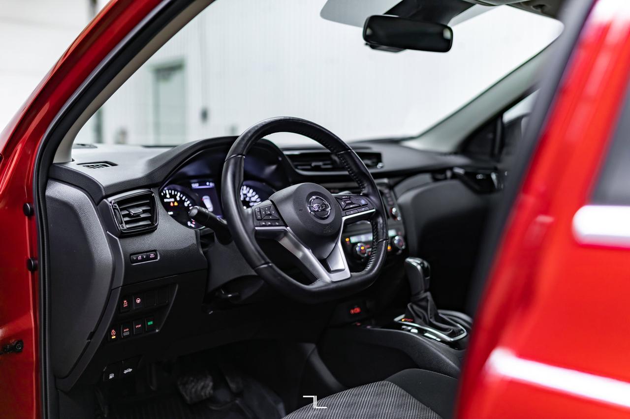 2022 Nissan Qashqai AWD SV Roof BCam Red Deer AB